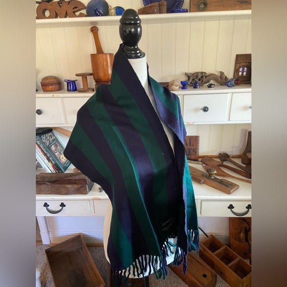 Saks Fifth Avenue - Picture 3 of 3